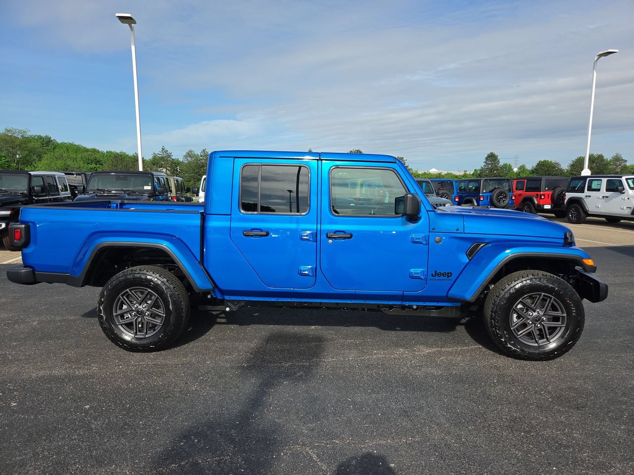 New 2026 Jeep Gladiator Sport AWD/4WD image 9