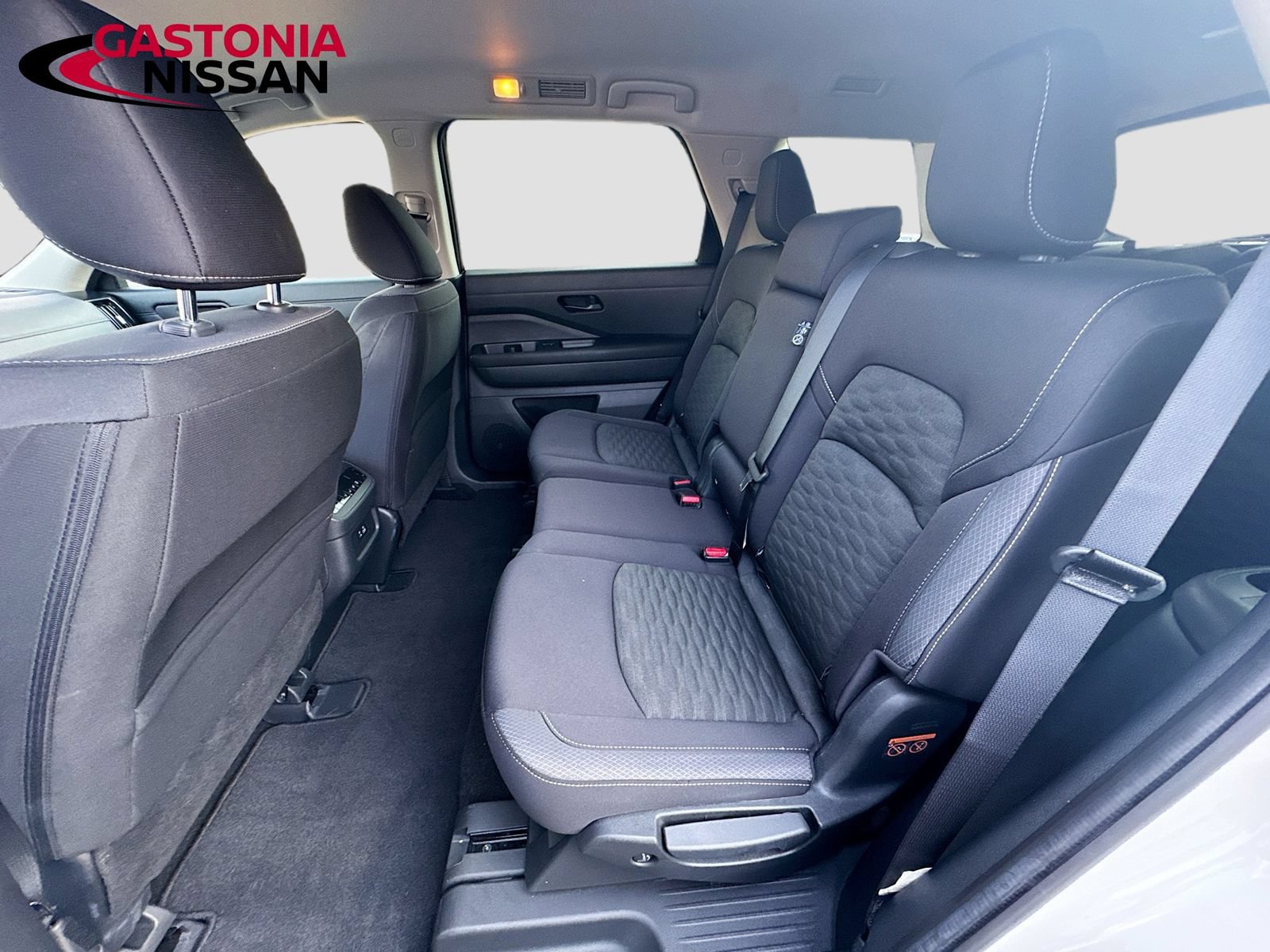 Used 2024 Nissan Pathfinder SV AWD/4WD image 32