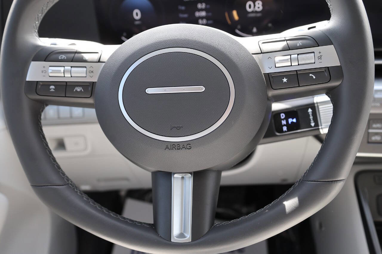 Used 2025 Hyundai Kona SEL FWD image 18