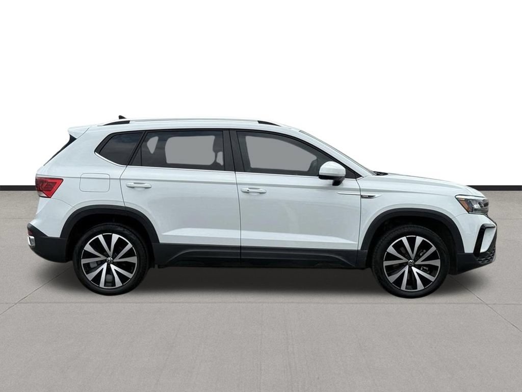 Certified 2022 Volkswagen Taos SE FWD image 4