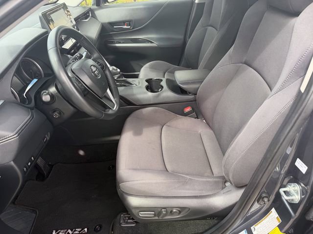 Used 2022 Toyota Venza LE image 18