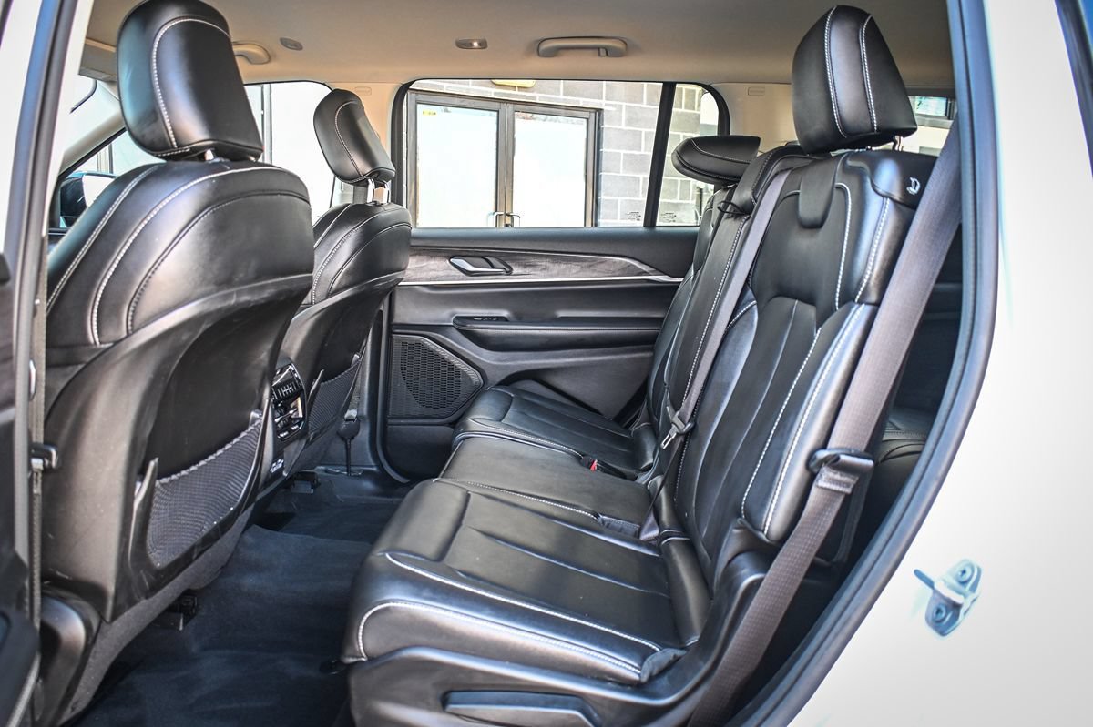 Used 2023 Jeep Grand Cherokee L Limited AWD/4WD image 14