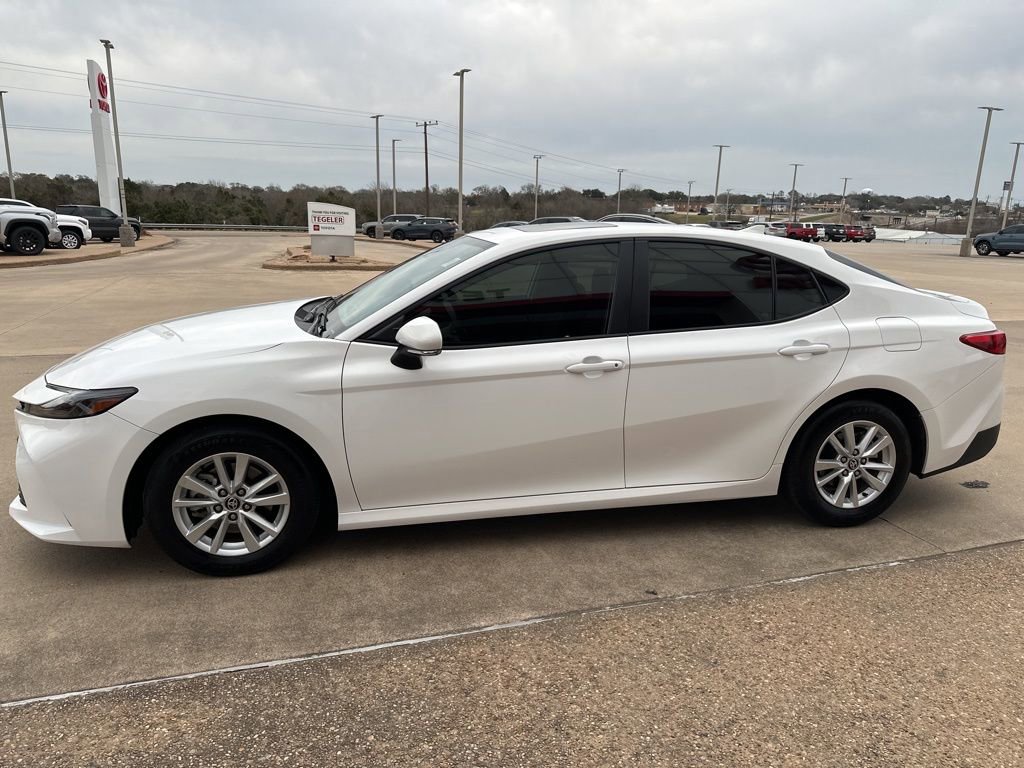Used 2025 Toyota Camry LE w/ Convenience Package image 4