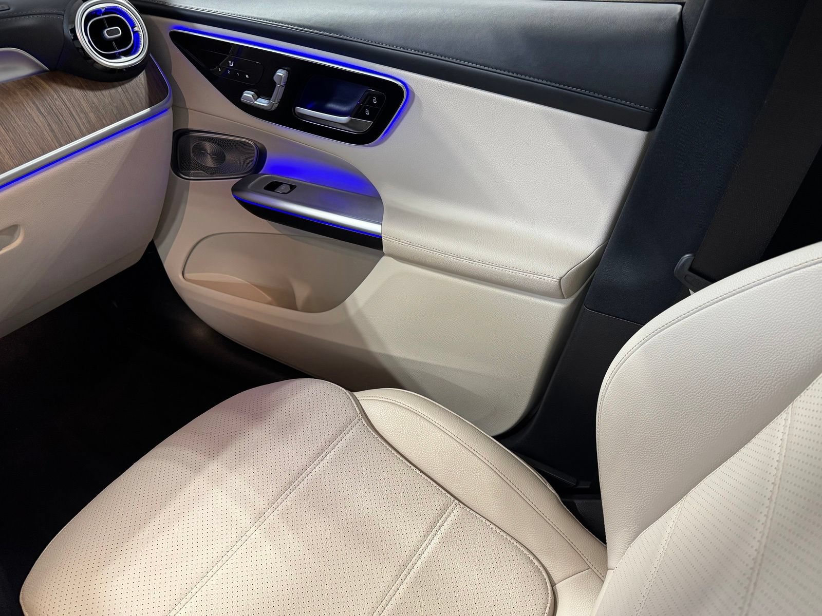 Used 2023 Mercedes-Benz GLC 300 4MATIC image 44
