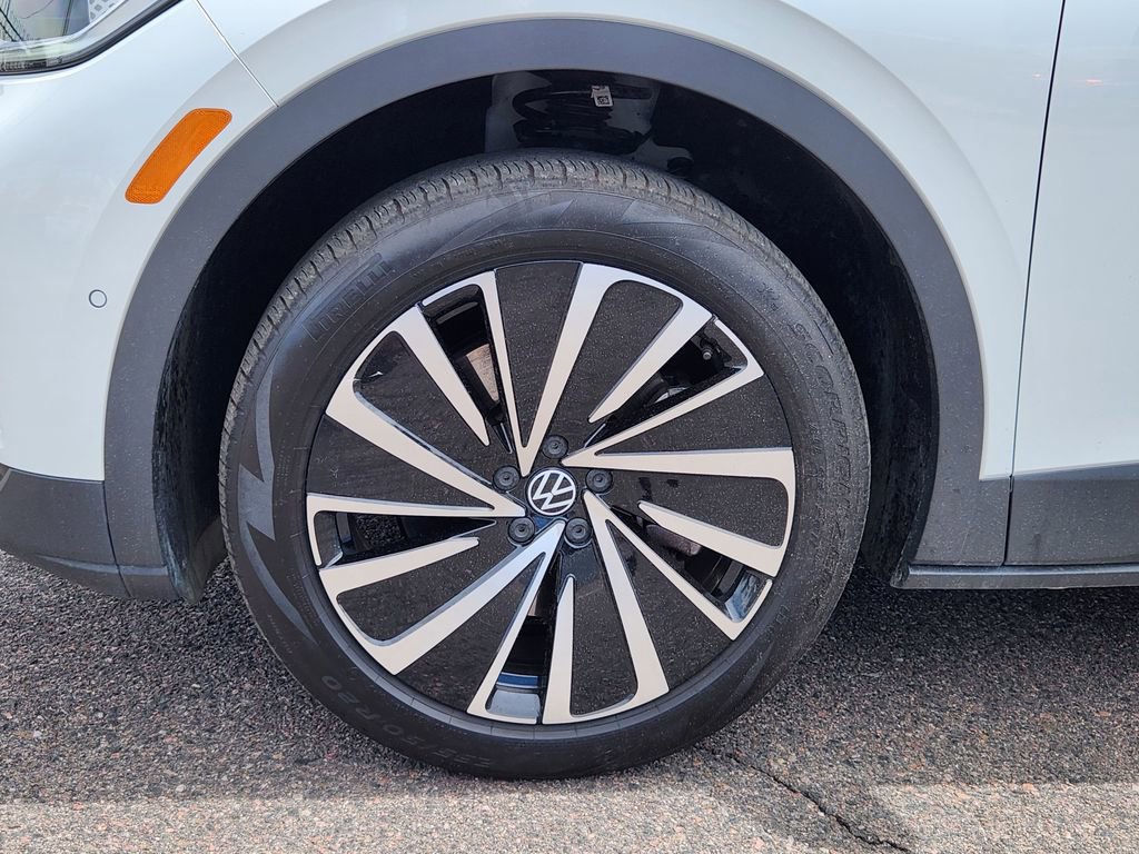 Certified 2023 Volkswagen ID.4 Pro S Plus AWD/4WD image 9