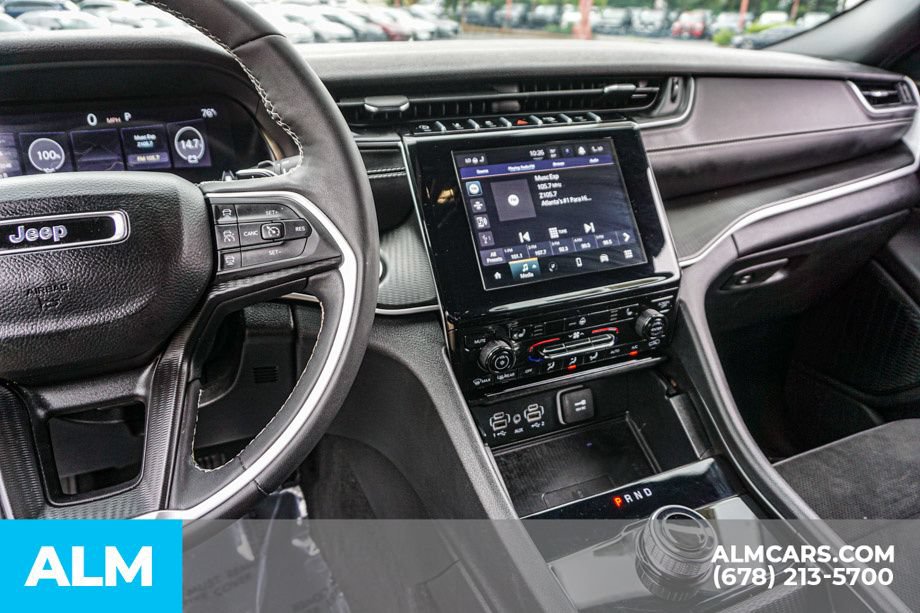 Used 2025 Jeep Grand Cherokee Altitude AWD/4WD image 31
