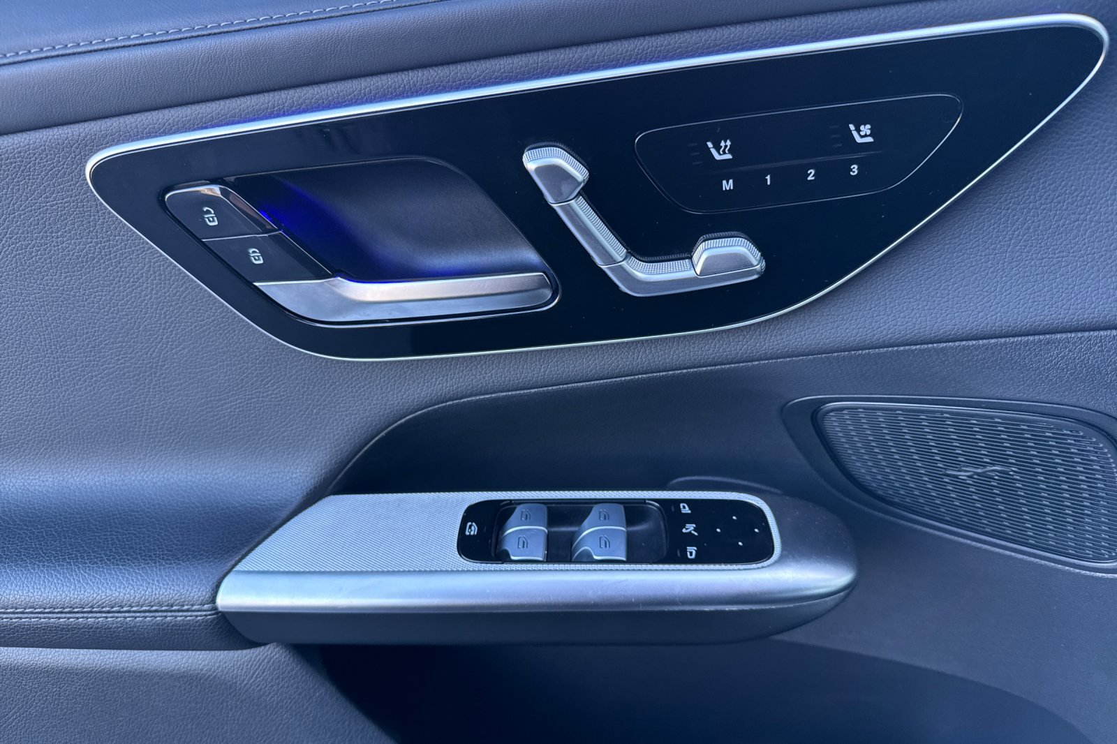 Used 2024 Mercedes-Benz GLC 300 4MATIC image 11