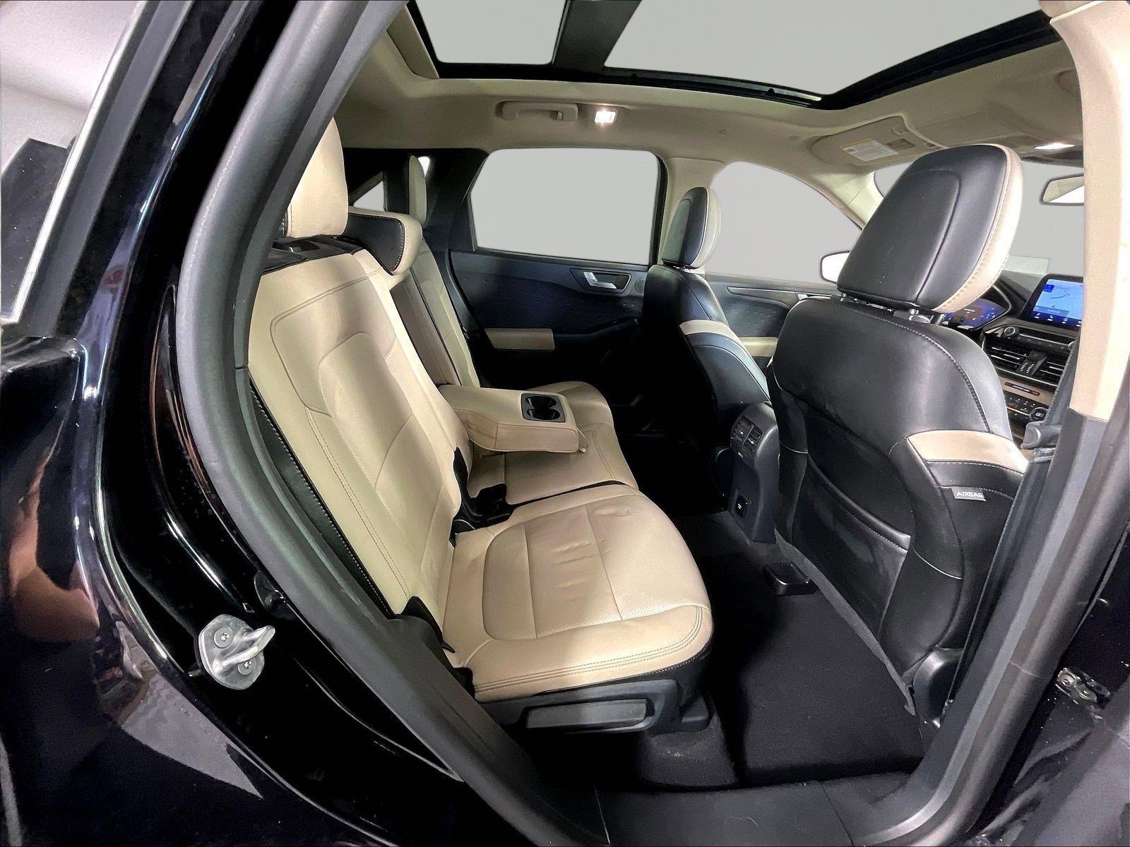 Used 2020 Ford Escape Titanium w/ Titanium Premium Package 2.0 AWD/4WD image 25