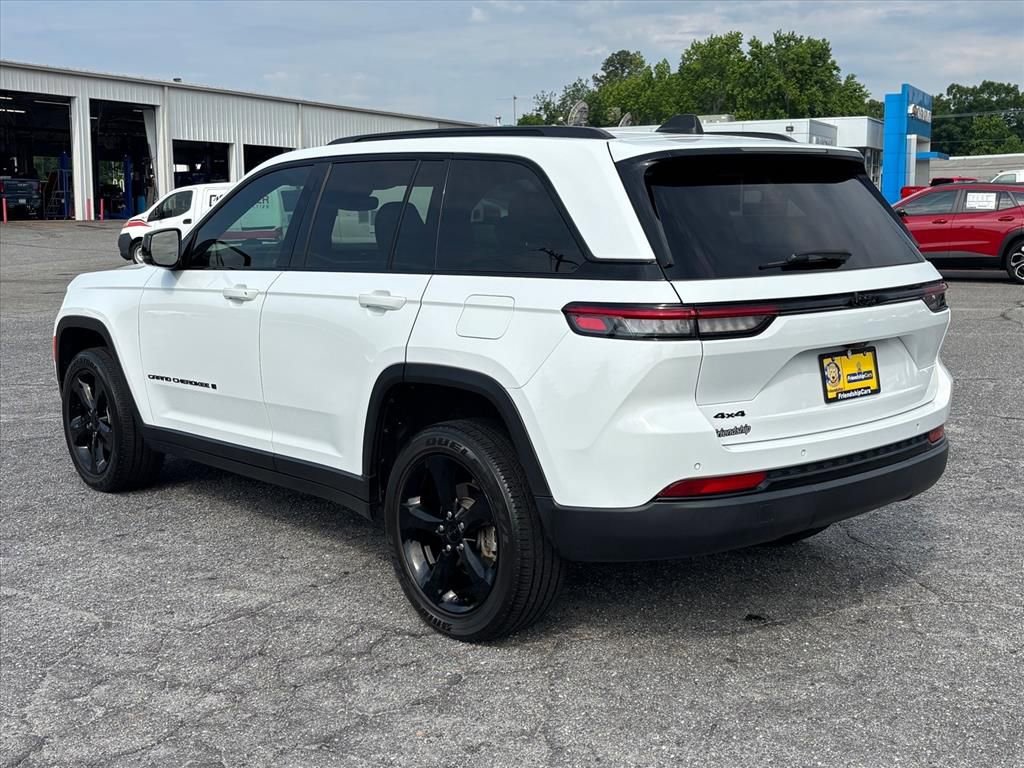 Used 2023 Jeep Grand Cherokee Altitude AWD/4WD image 24