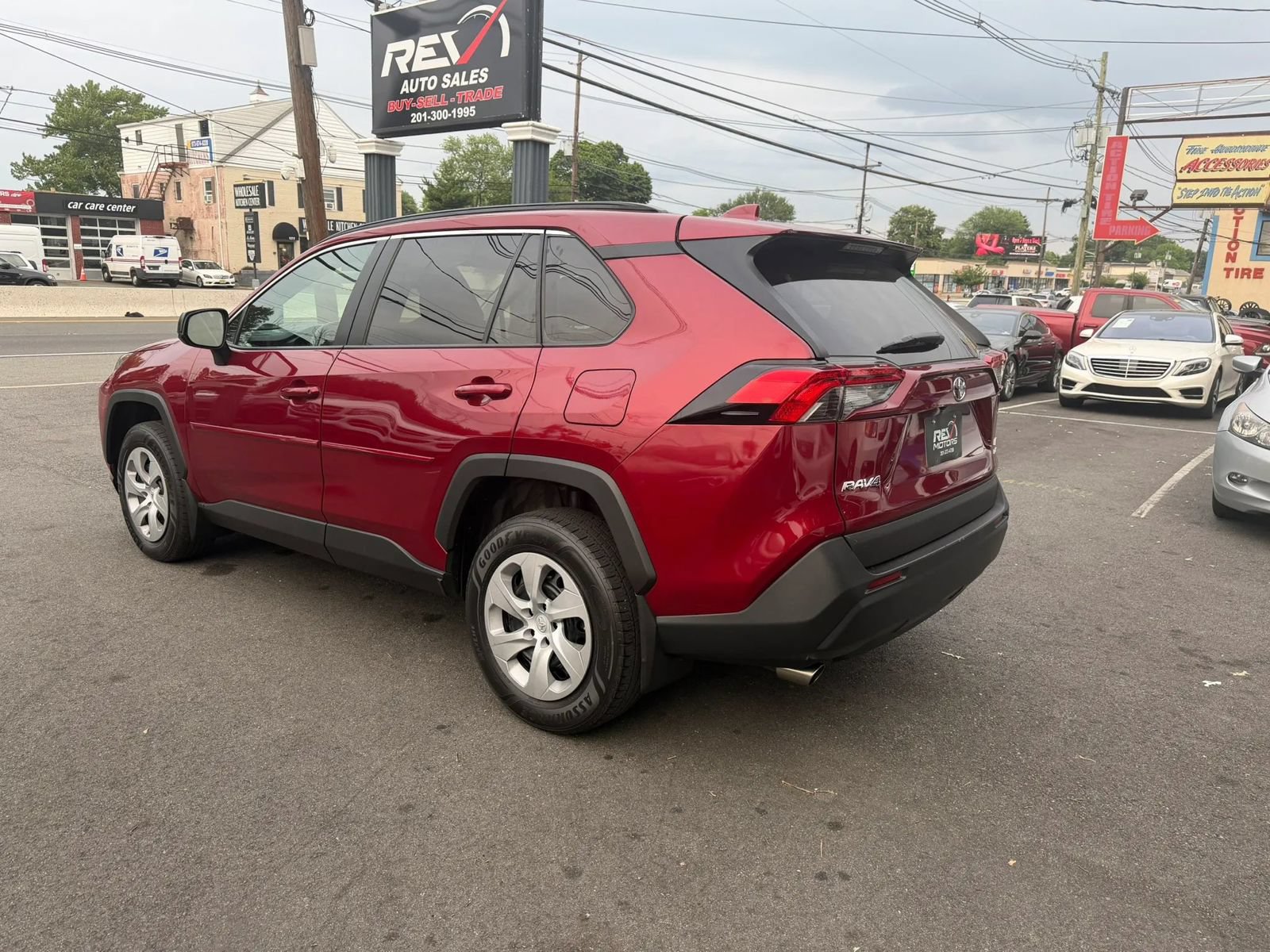 Used 2020 Toyota RAV4 LE w/ All Weather Liner Package AWD/4WD image 5