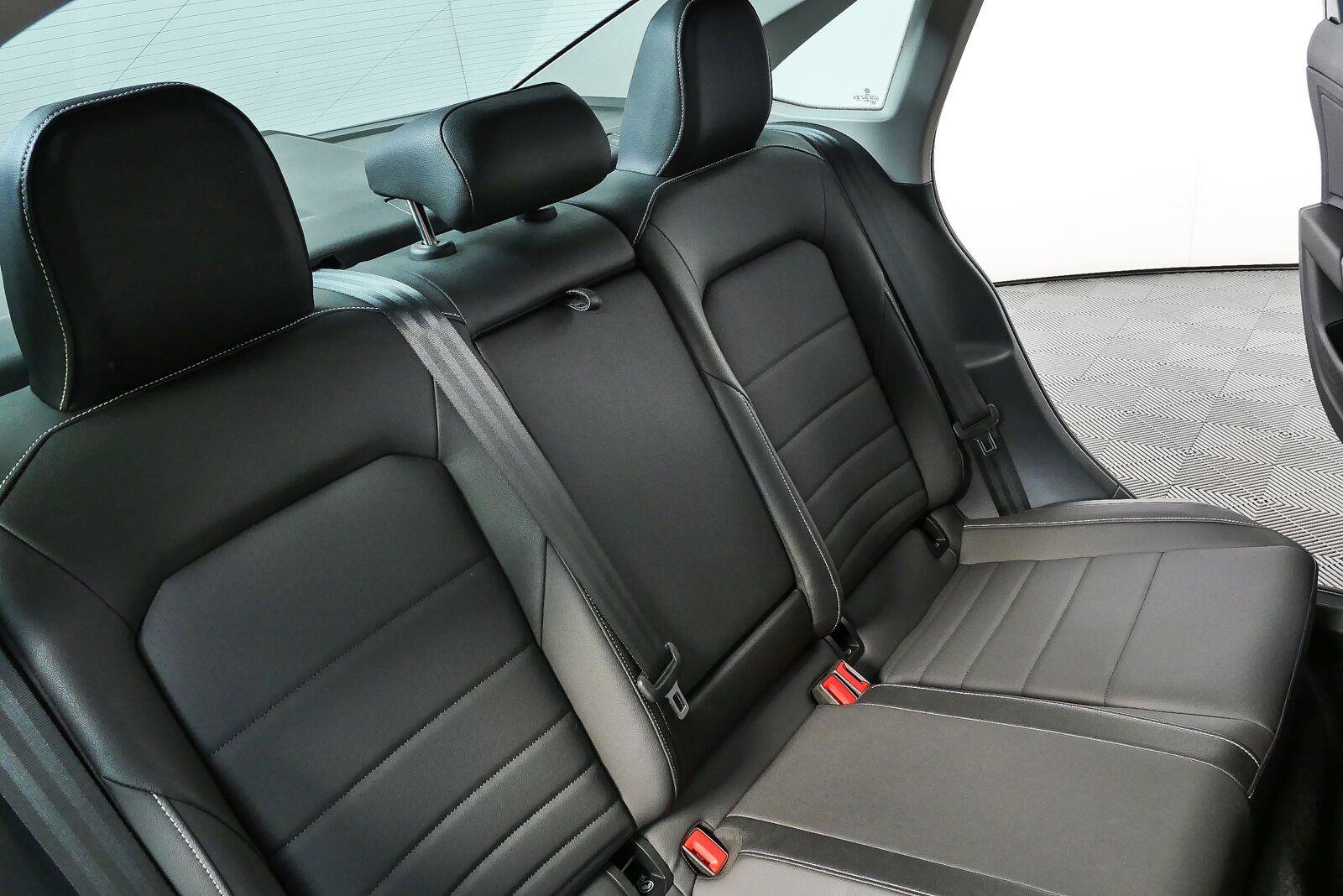 Used 2024 Volkswagen Jetta SE w/ Panoramic Sunroof Package FWD image 18
