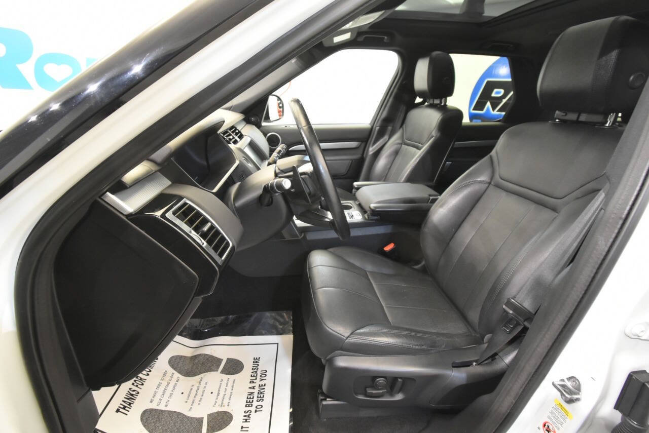Used 2020 Land Rover Discovery Landmark AWD/4WD image 12