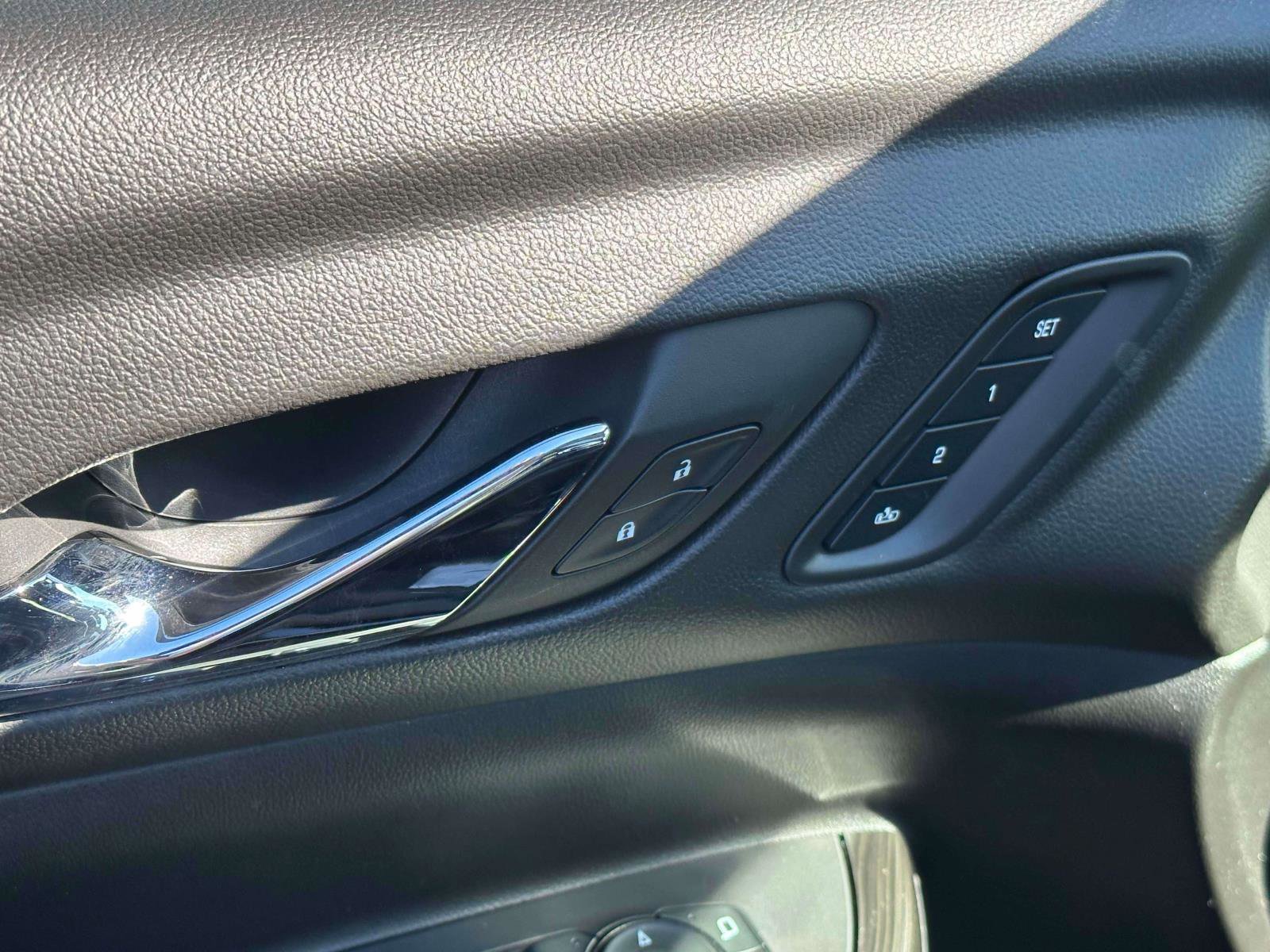 Used 2022 GMC Acadia SLT w/ Technology Package image 19