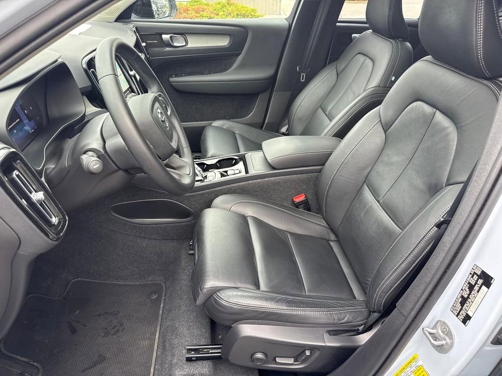 Certified 2024 Volvo XC40 B5 Ultimate w/ Protection Package Premier AWD/4WD image 7