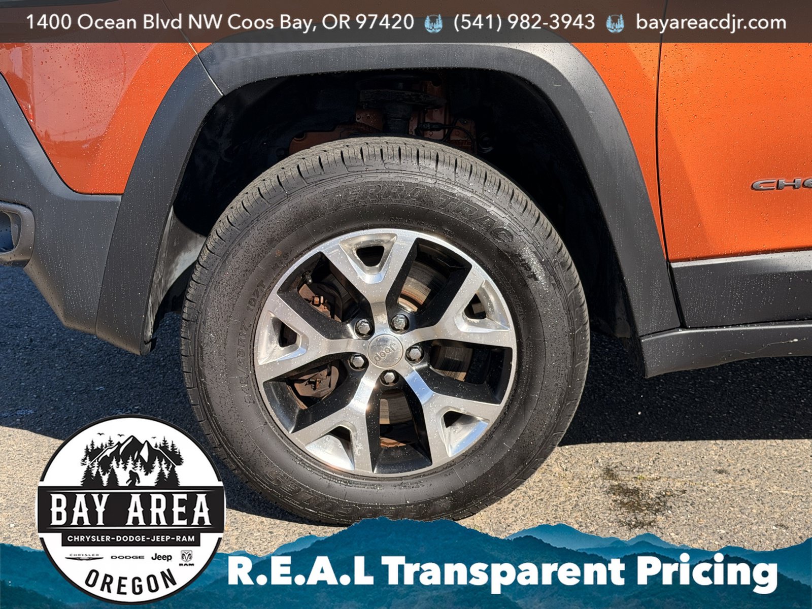 Used 2016 Jeep Cherokee Trailhawk w/ Leather Interior Group AWD/4WD image 29