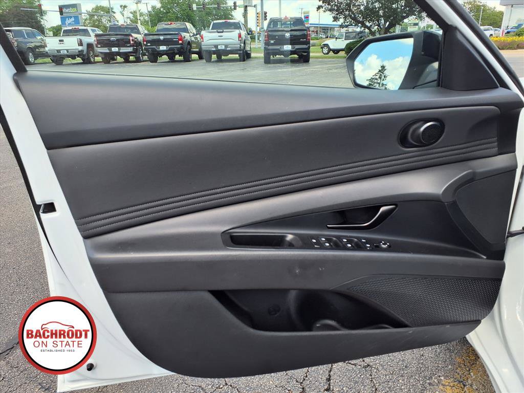 Used 2025 Hyundai Elantra Sport FWD image 12
