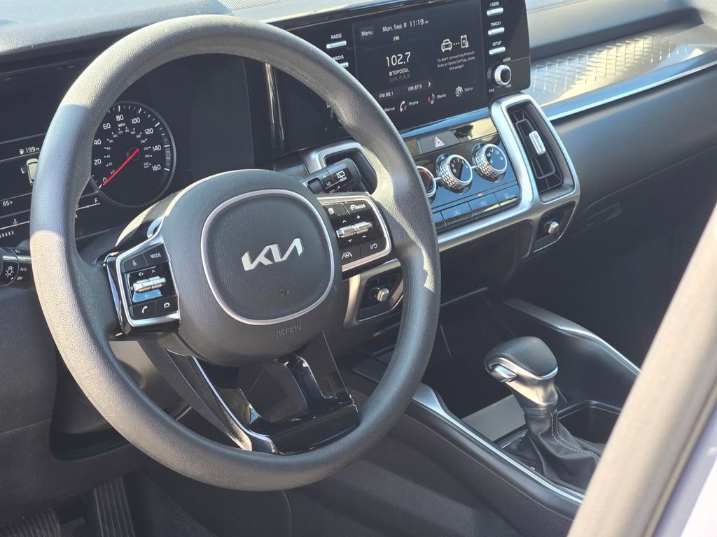 Used 2023 Kia Sorento LX image 29