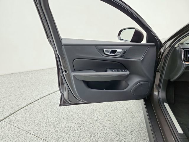 Used 2025 Volvo V60 B5 Cross Country Plus AWD/4WD image 24