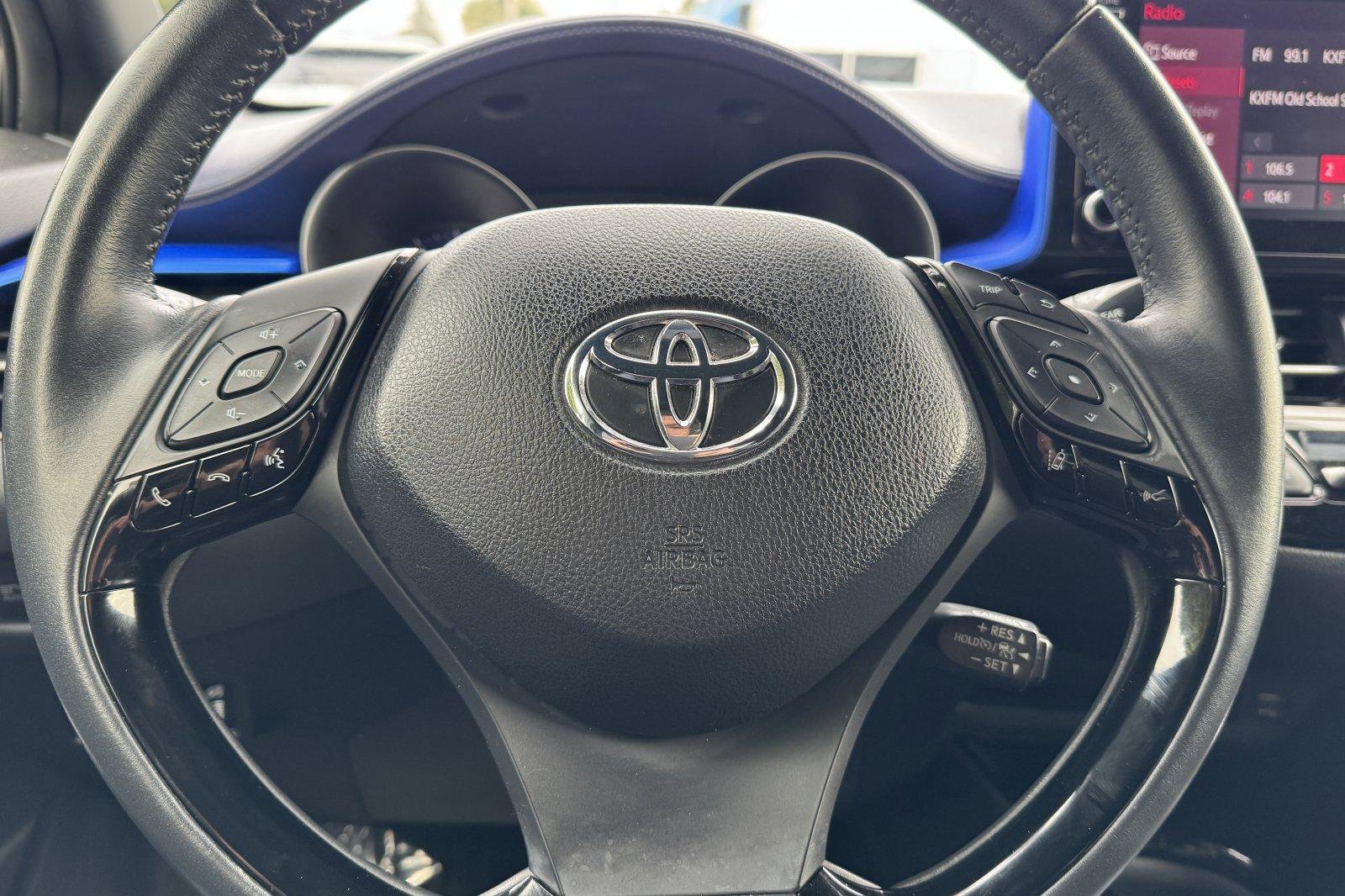 Used 2020 Toyota C-HR XLE FWD image 23