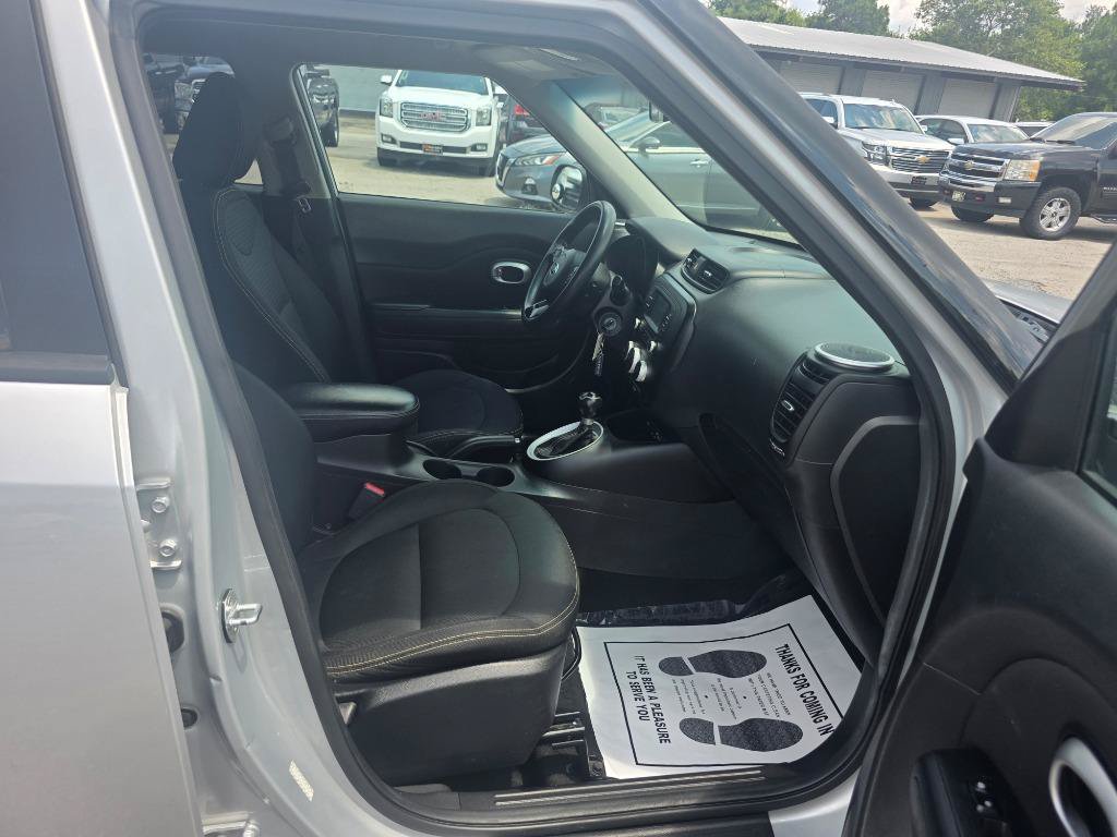 Used 2016 Kia Soul + FWD image 9