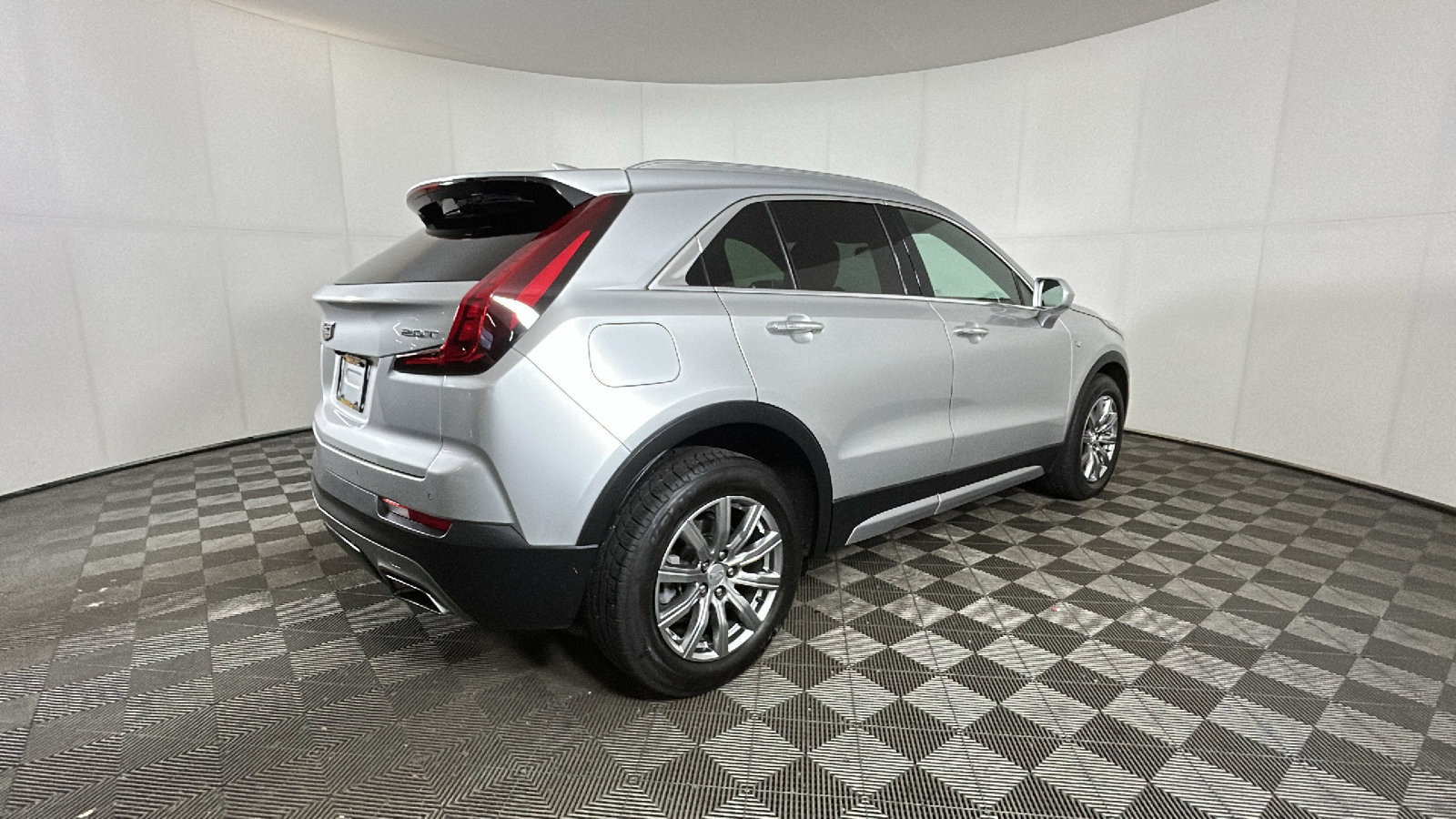 Used 2019 Cadillac XT4 Premium Luxury w/ Cold Weather Package AWD/4WD image 3
