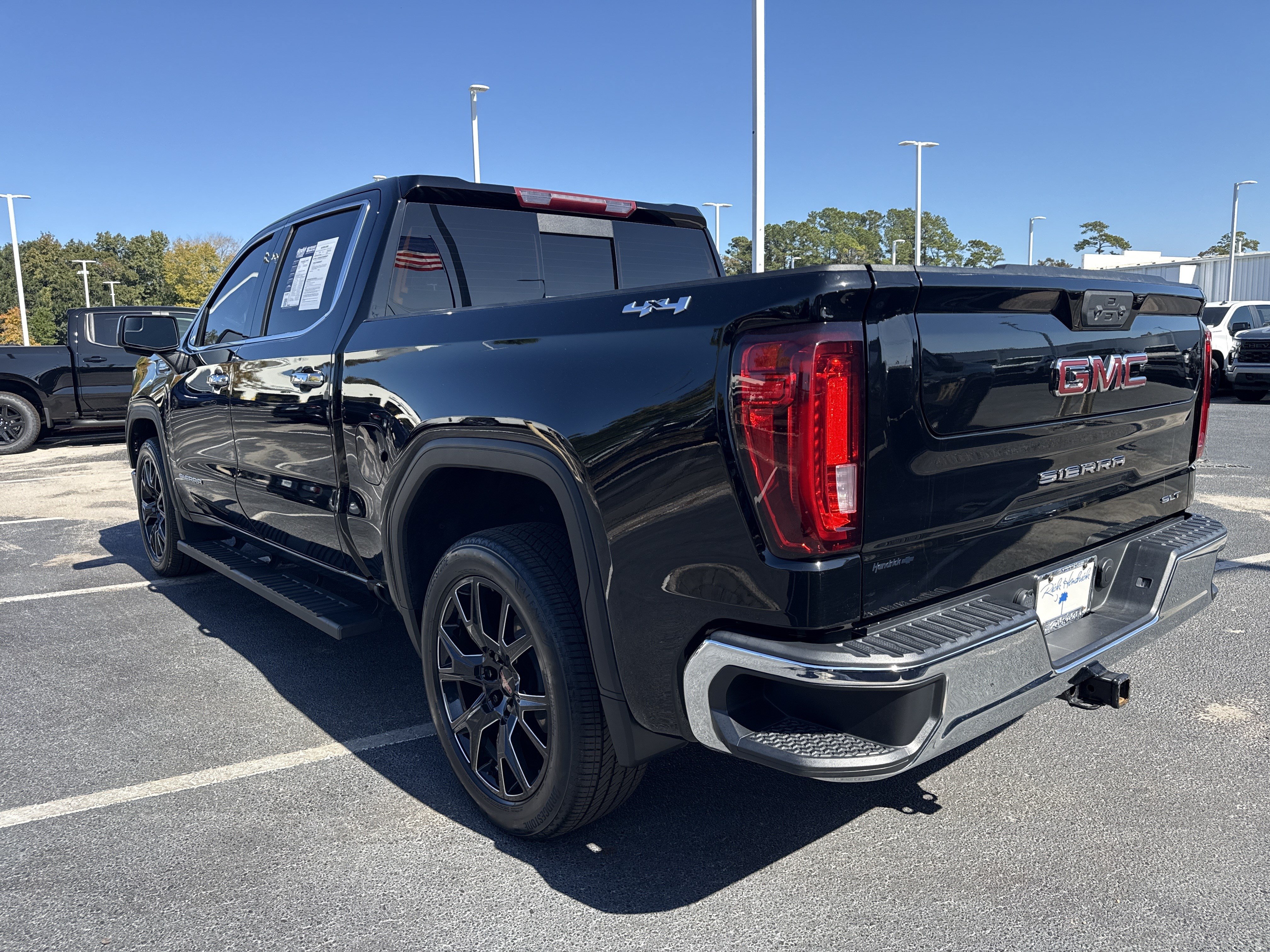 Used 2023 GMC Sierra 1500 SLT w/ SLT Convenience Package AWD/4WD image 8