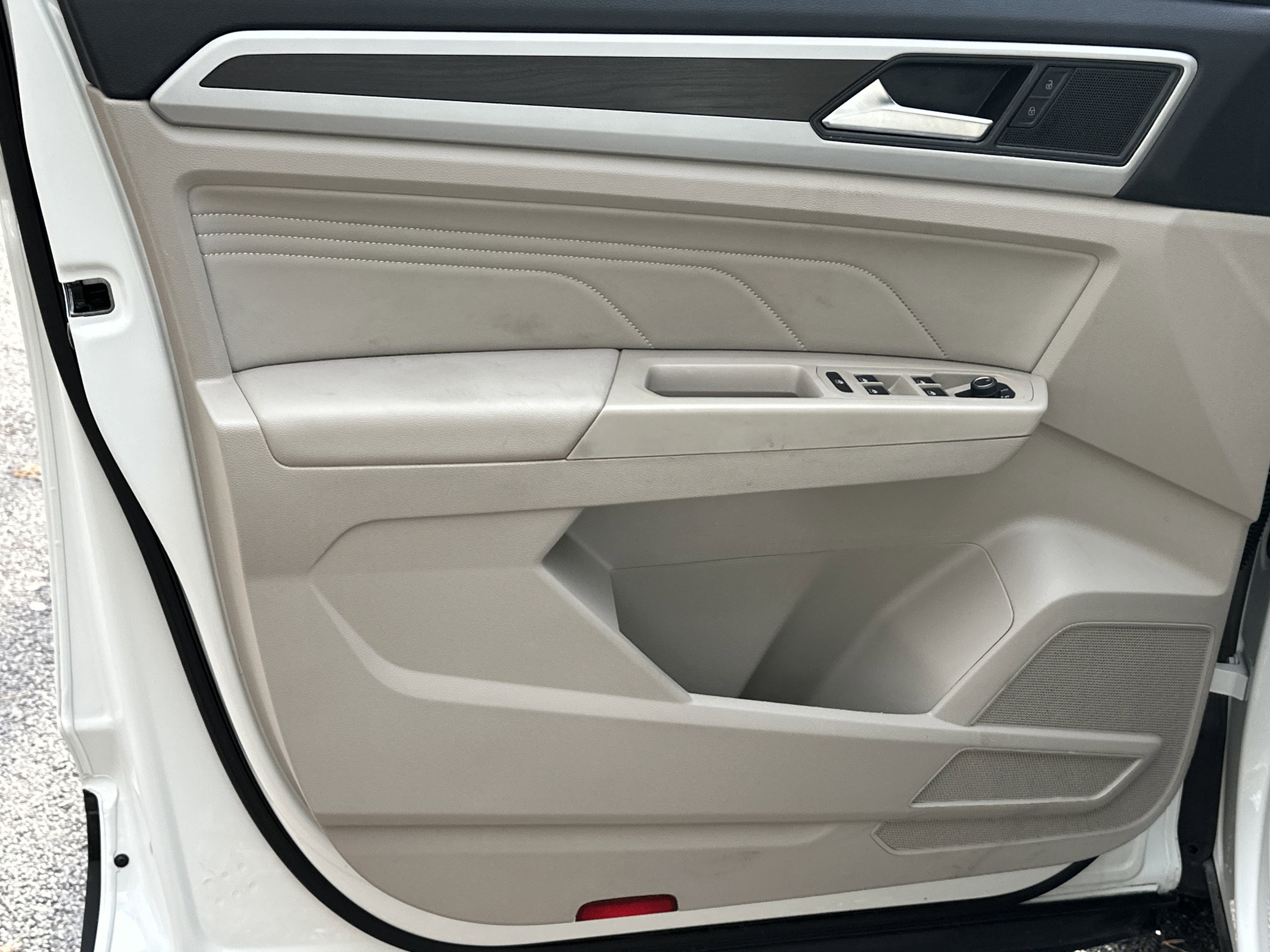 Used 2022 Volkswagen Atlas SE image 11