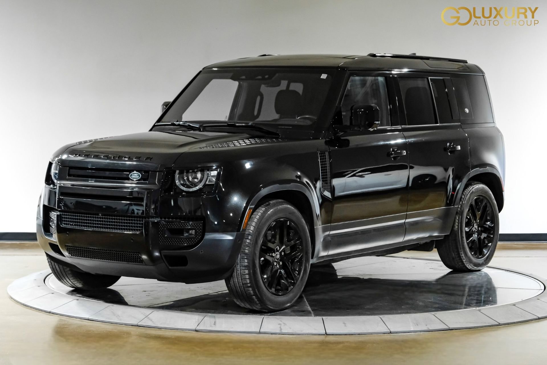 Used 2023 Land Rover Defender 110 SE image 8