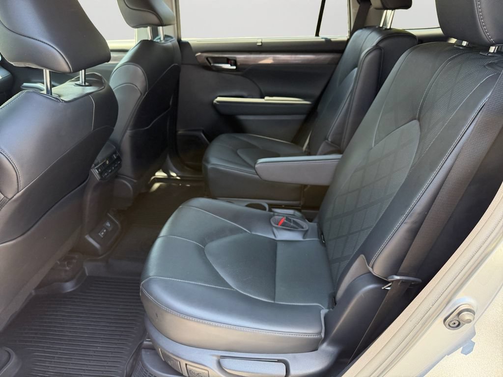 Used 2023 Toyota Highlander Platinum AWD/4WD image 15