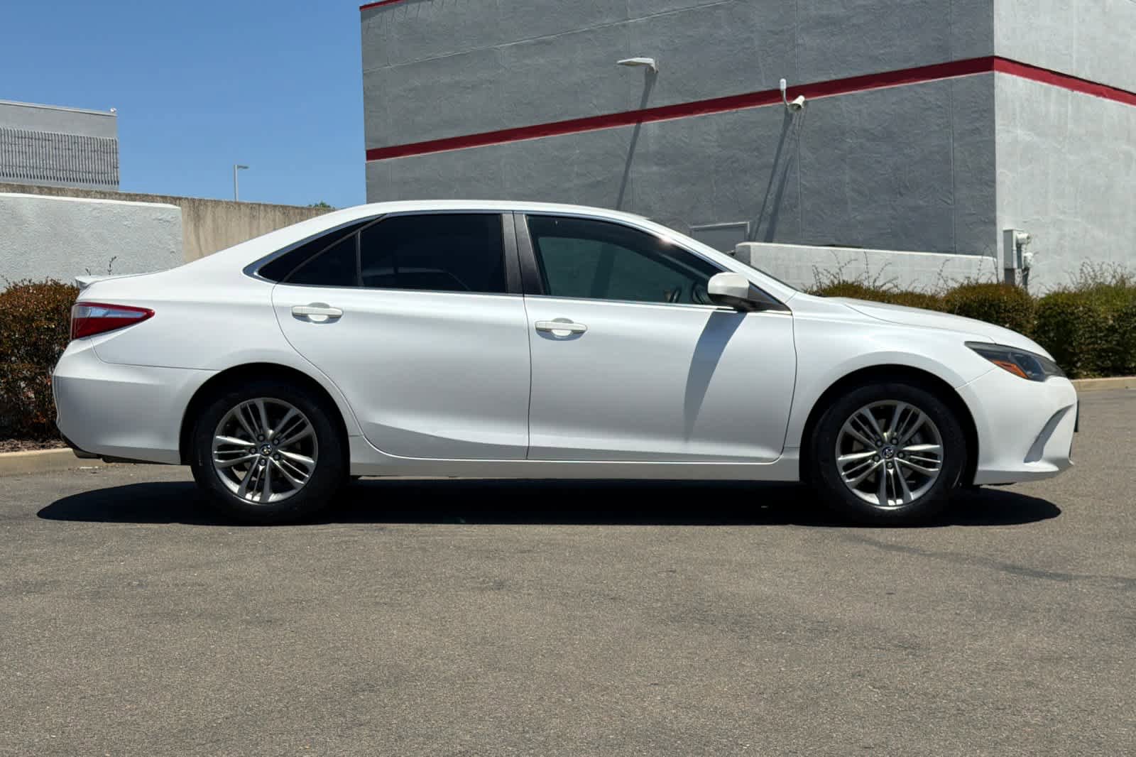 Used 2016 Toyota Camry SE FWD image 6