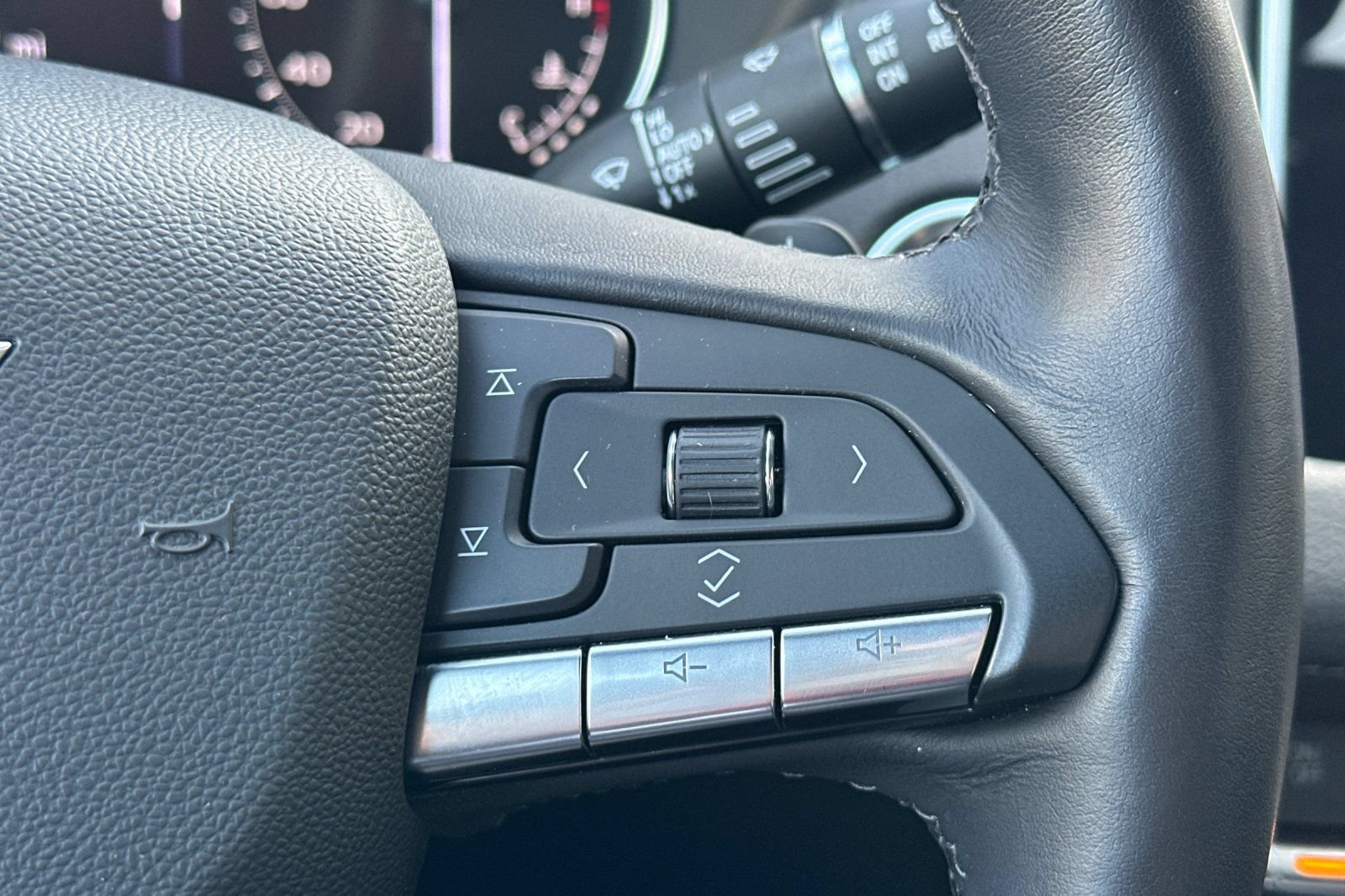 Certified 2023 Cadillac XT4 Premium Luxury w/ Cold Weather Package FWD image 33