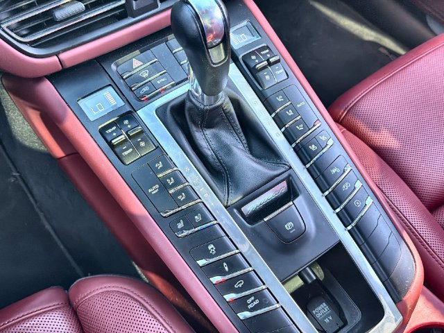 Used 2020 Porsche Macan Turbo AWD/4WD image 19