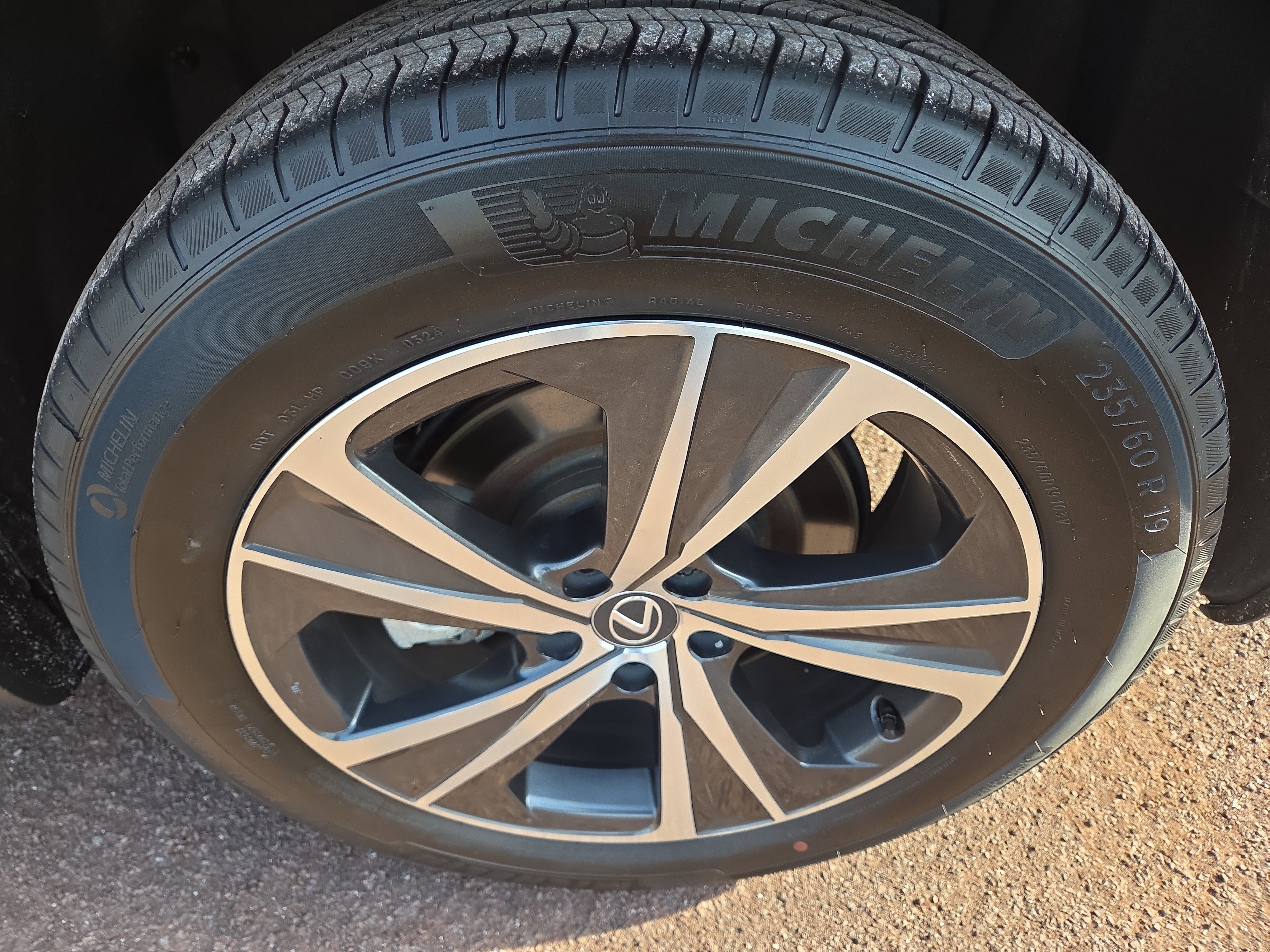 Used 2024 Lexus RX 350 Premium w/ Accessory Package (Z1) image 11