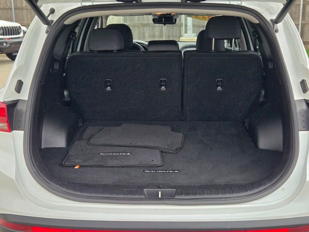Used 2023 Hyundai Santa Fe SEL image 11
