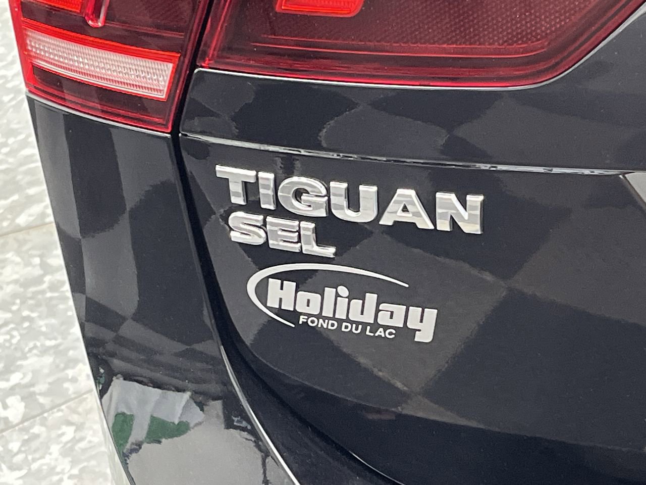 Used 2020 Volkswagen Tiguan SEL Premium R-Line AWD/4WD image 33