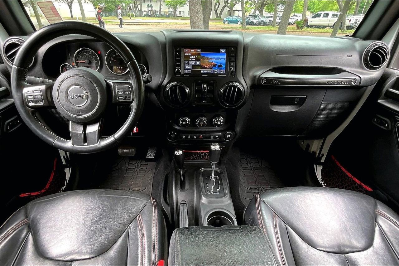 Used 2017 Jeep Wrangler Unlimited Rubicon AWD/4WD image 7
