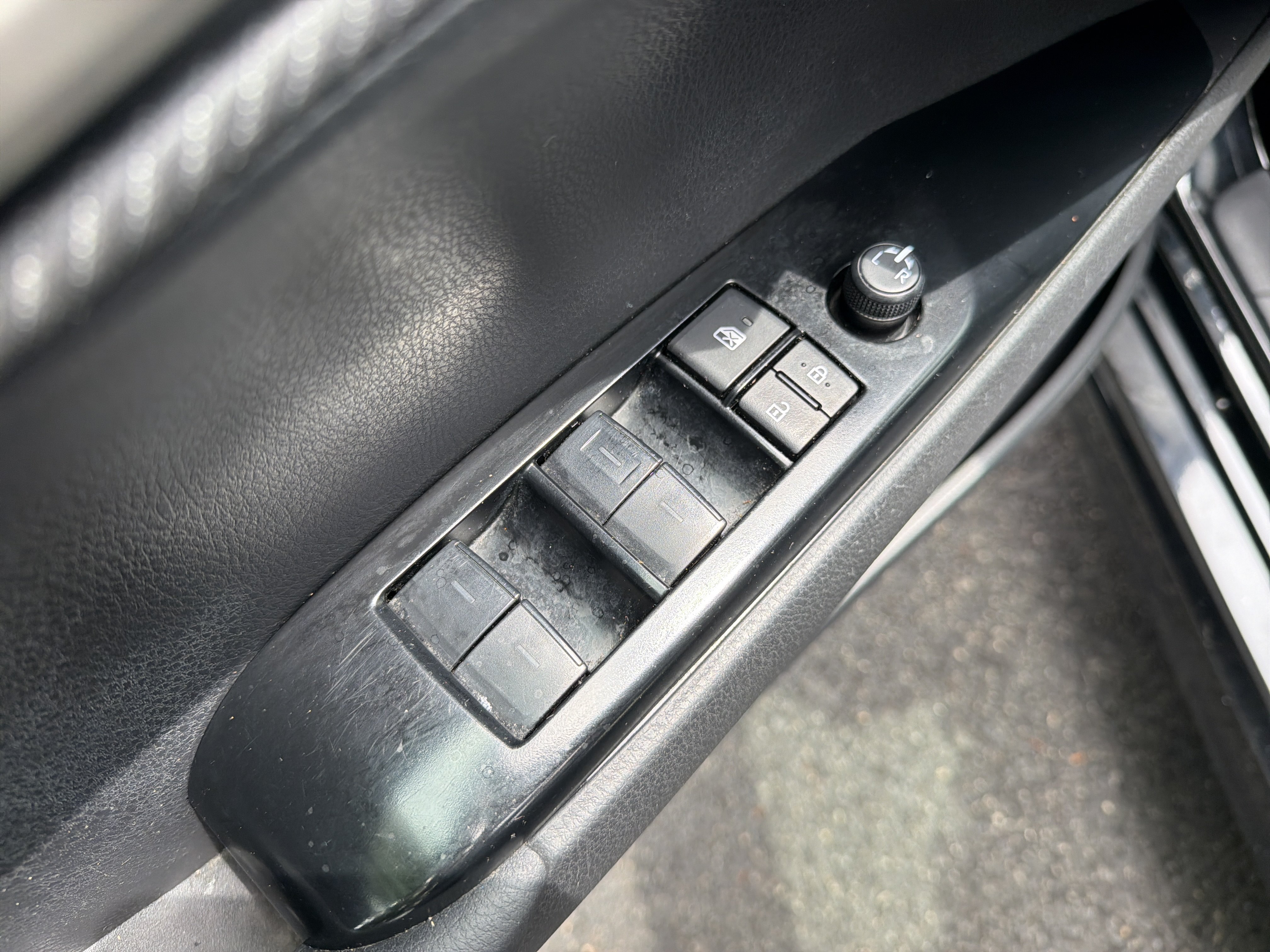 Used 2025 Toyota Camry SE FWD image 15