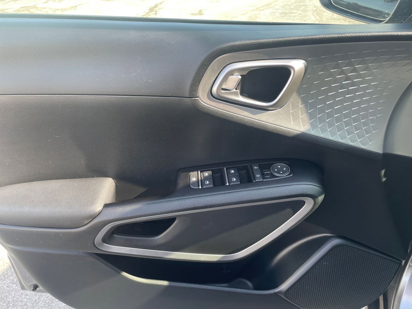 Used 2025 Kia Soul LX w/ LX Technology Package image 18