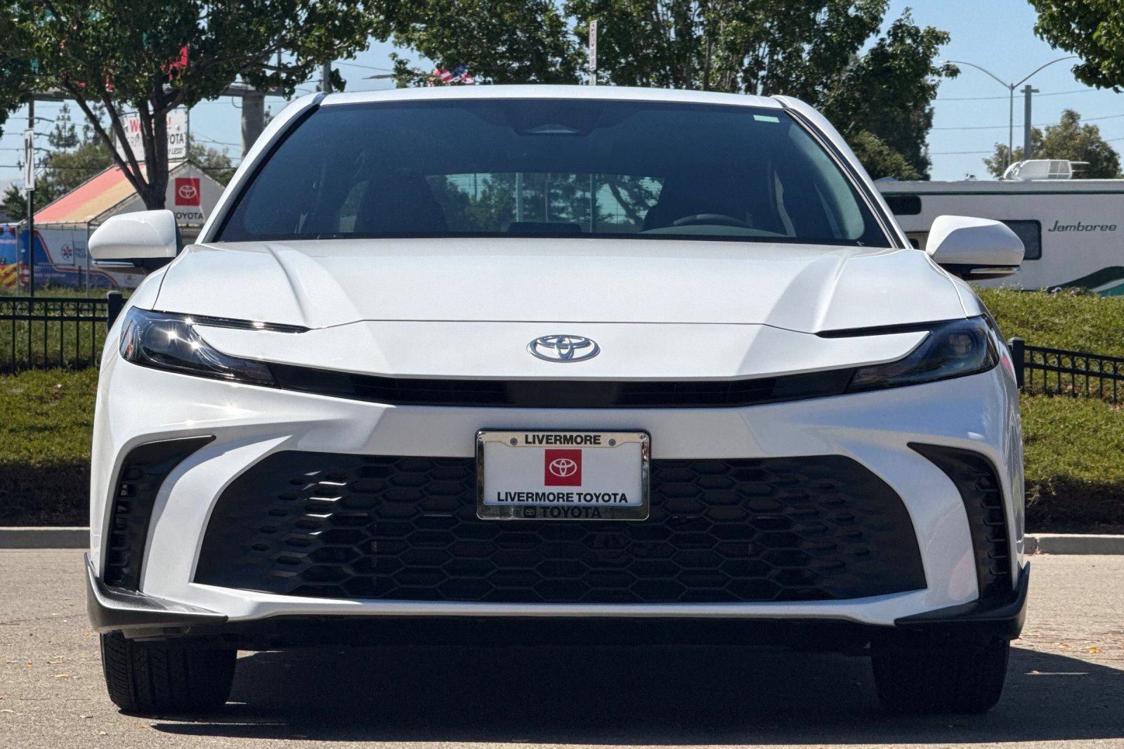 New 2025 Toyota Camry SE w/ Convenience Package FWD image 8