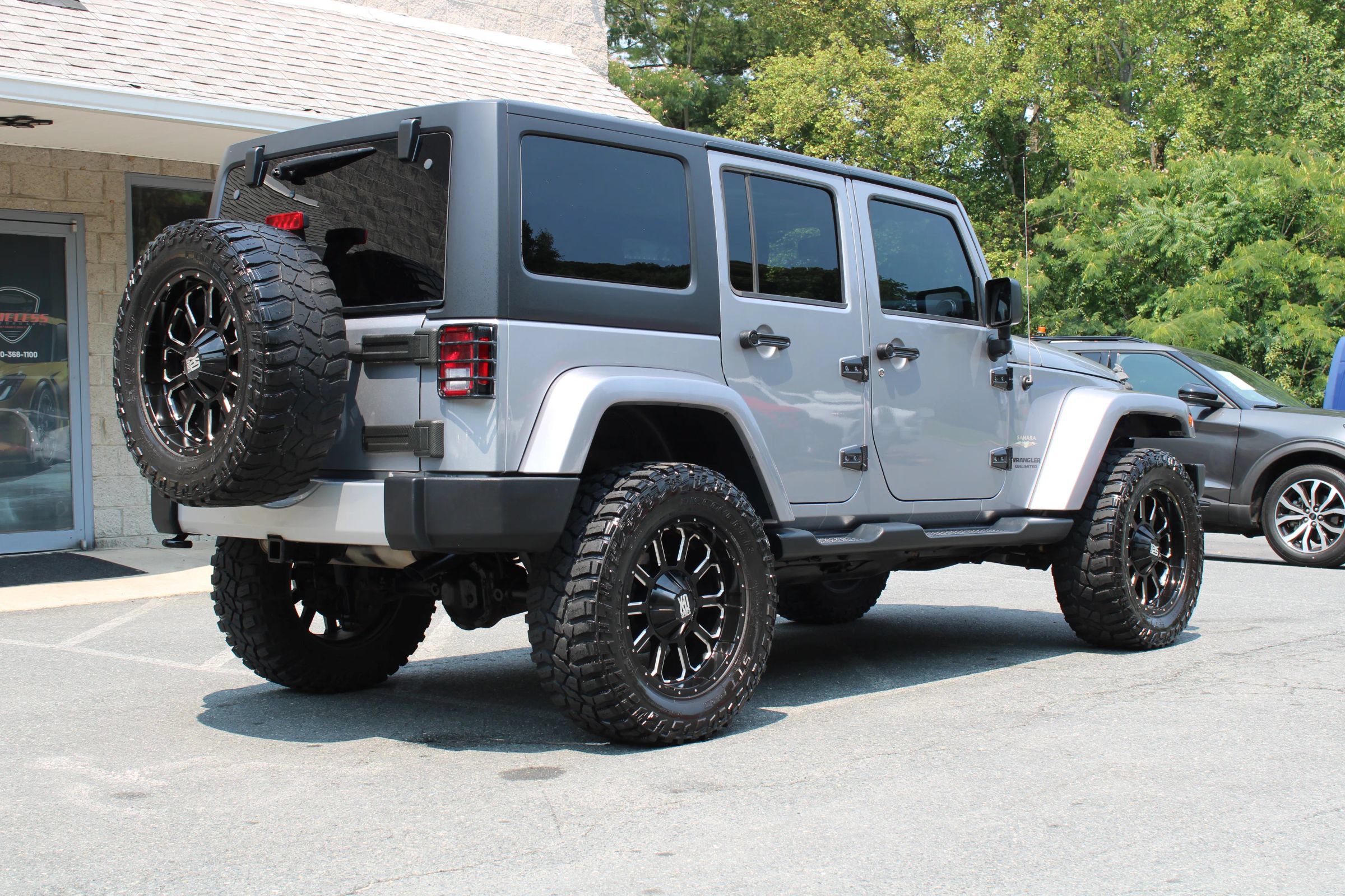 Used 2015 Jeep Wrangler Unlimited Sahara w/ Connectivity Group AWD/4WD image 6