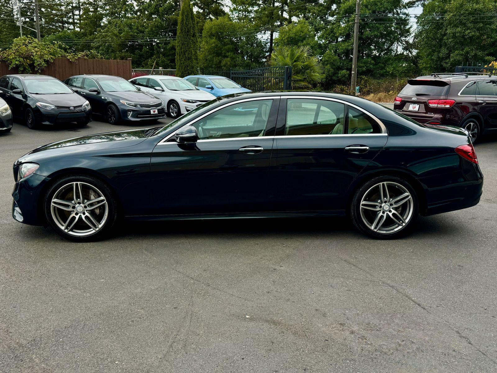 Used 2017 Mercedes-Benz E 300 image 4