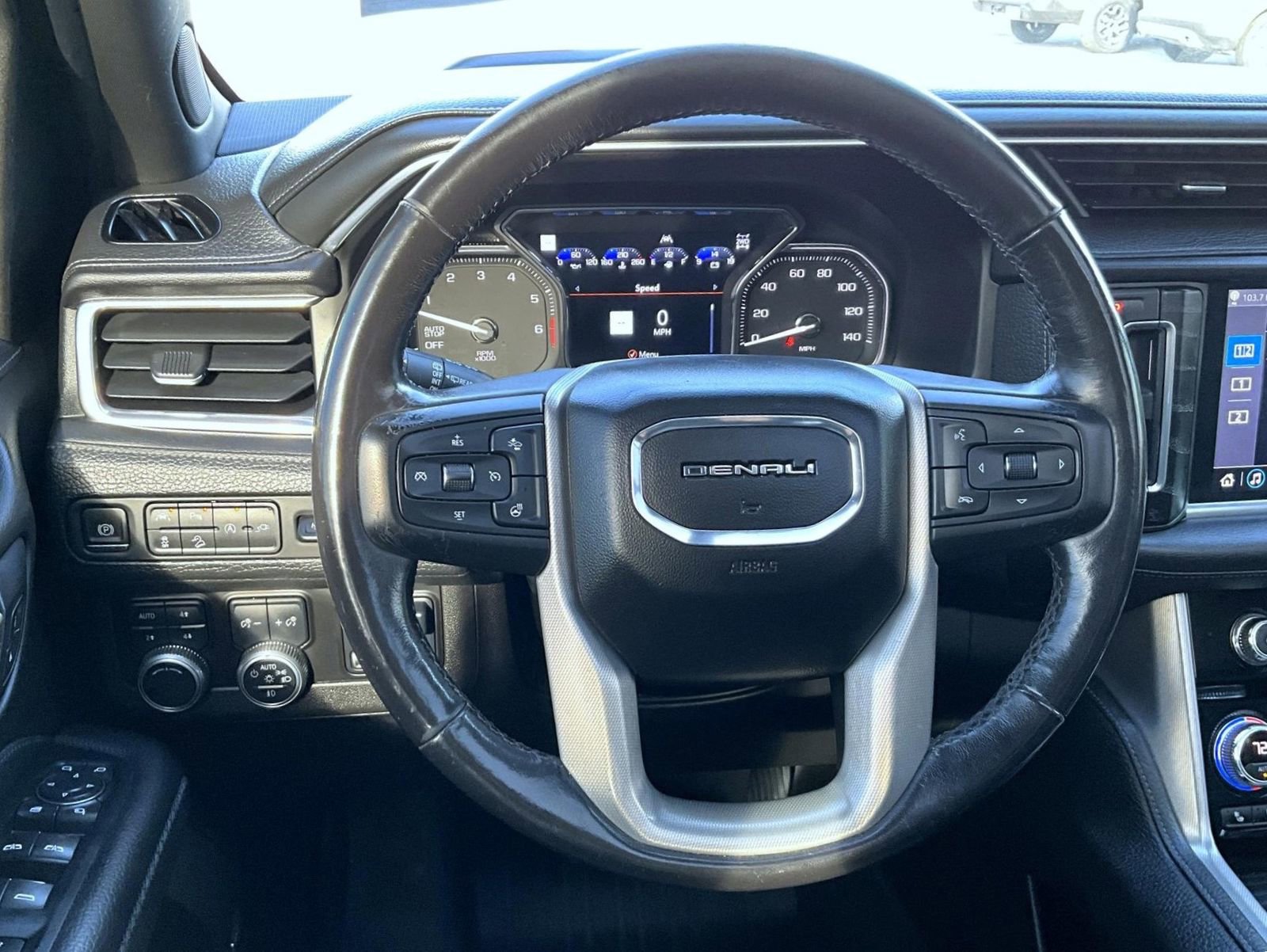 Used 2021 GMC Yukon XL Denali w/ Denali Premium Package image 12