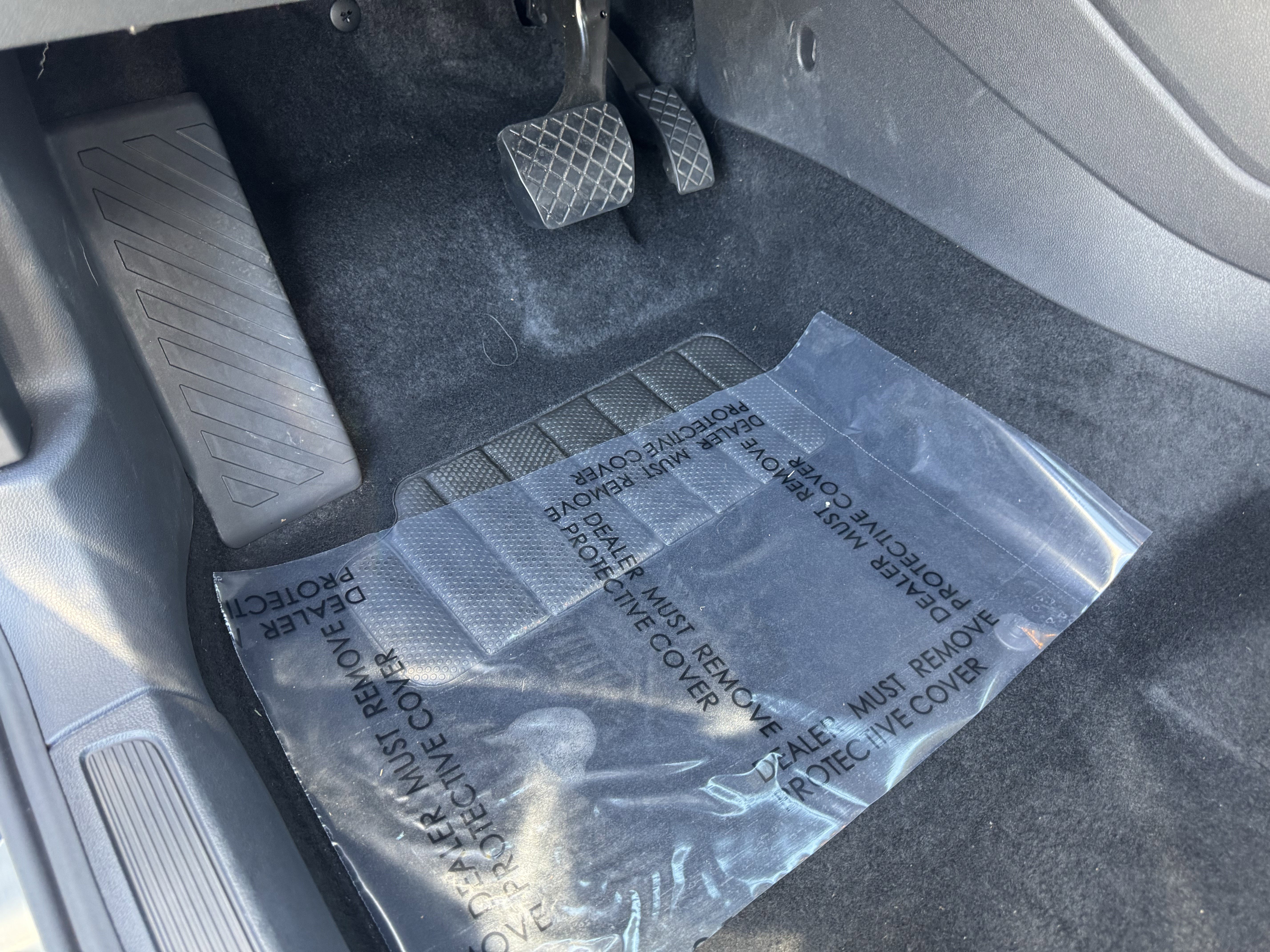 Used 2025 Volkswagen Taos SE image 19