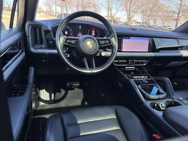 Used 2024 Porsche Cayenne AWD/4WD image 16
