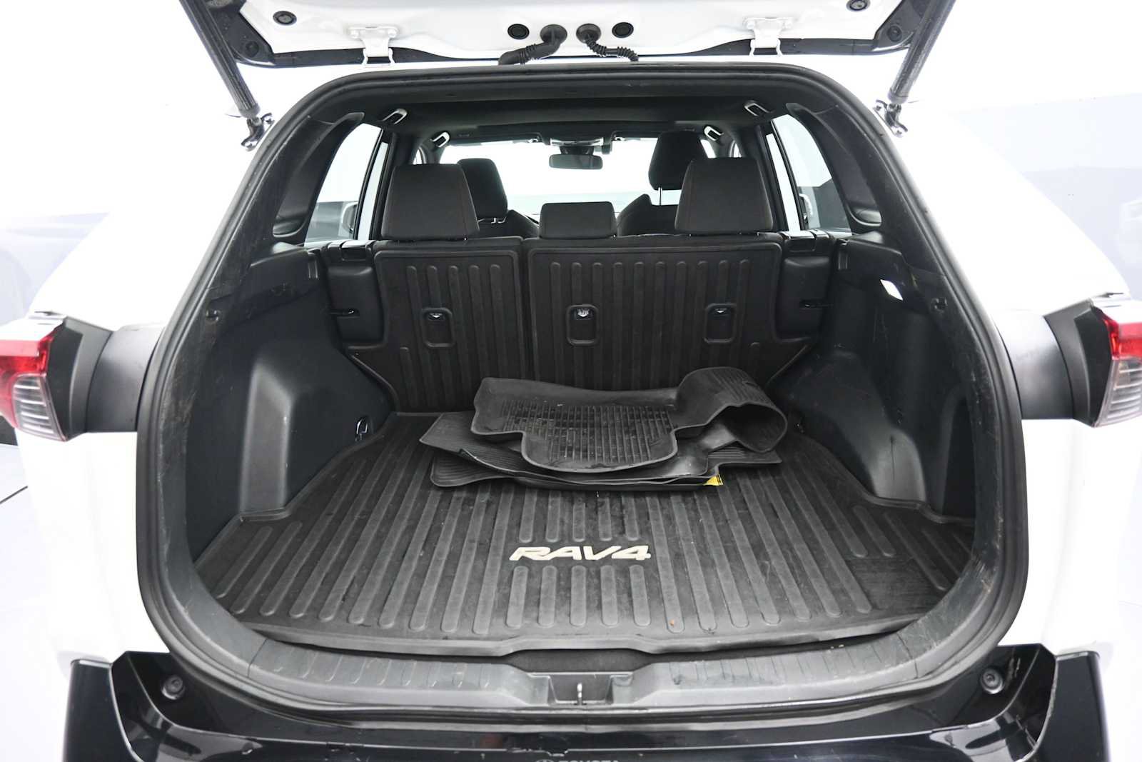 Used 2023 Toyota RAV4 SE w/ Weather & Moonroof Package AWD/4WD image 22
