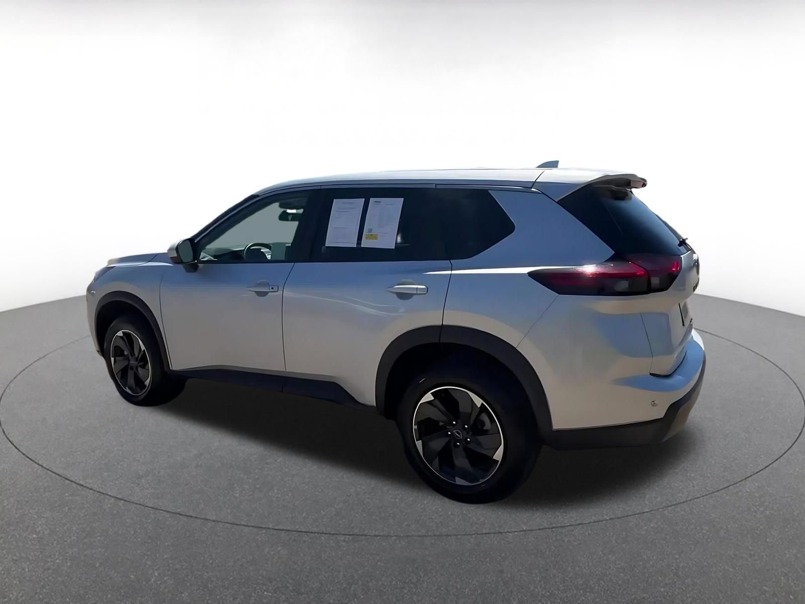 Used 2025 Nissan Rogue SV FWD image 10