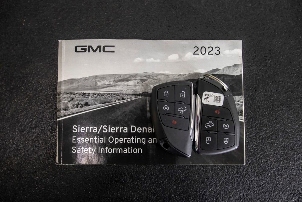 Used 2023 GMC Sierra 1500 AT4 w/ Technology Package AWD/4WD image 39