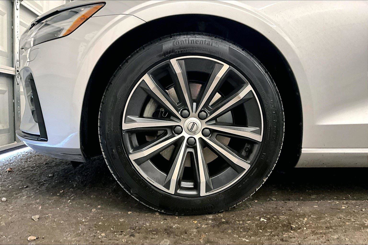 Used 2022 Volvo S60 B5 Momentum w/ Advanced Package image 8