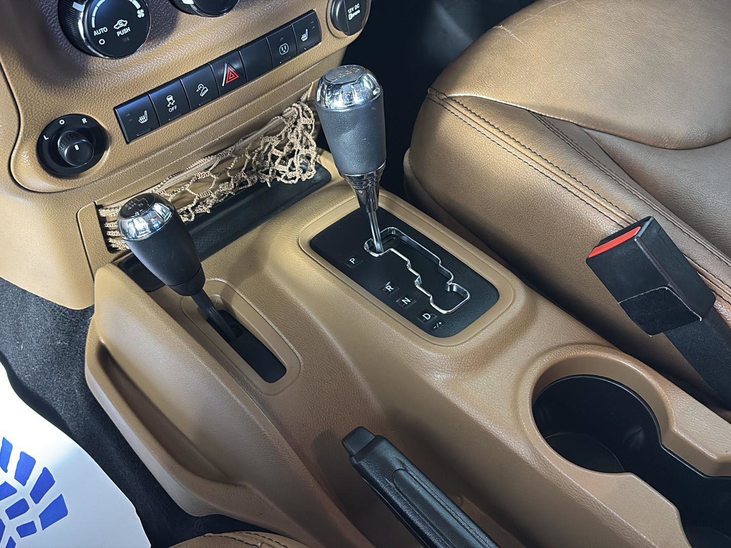 Used 2015 Jeep Wrangler Unlimited Sahara w/ Connectivity Group image 29