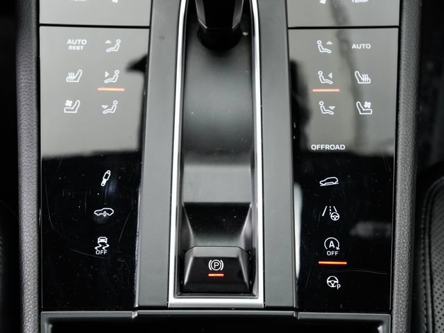 Certified 2022 Porsche Macan S AWD/4WD image 21